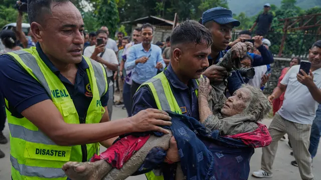 Banjir Bandang Nepal Tewaskan 95 Orang dan Ratusan Wisatawan Hilang