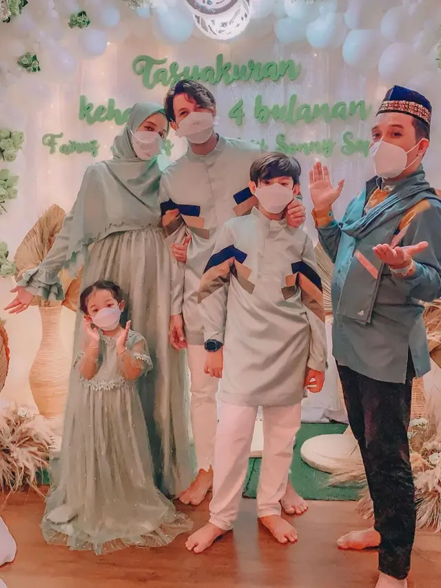6 Momen Tasyakuran Empat Bulan Kehamilan Fairuz A Rafiq, Menangis Haru
