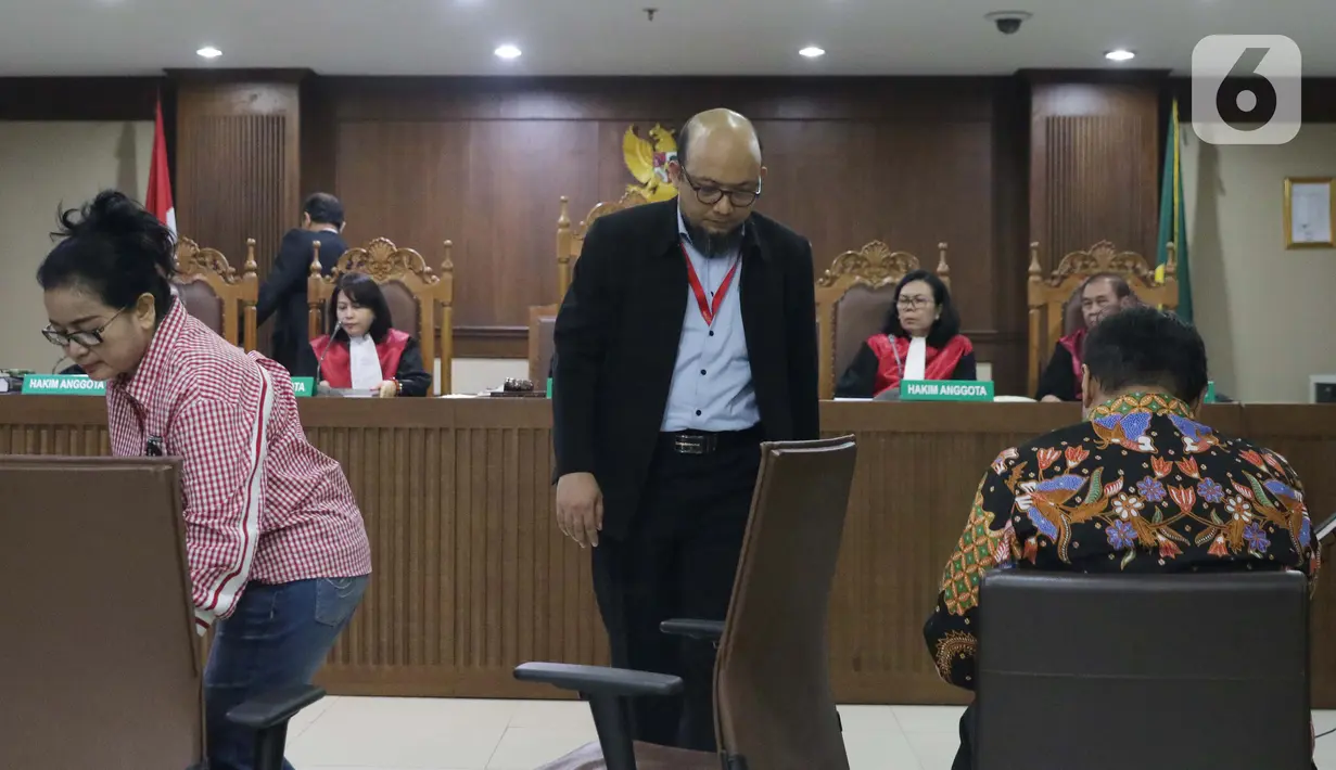 Miryam S. Haryani bersama penyidik senior KPK Novel Baswedan dan Heriawan Antono (kiri ke kanan) saat menjadi saksi pada sidang lanjutan dugaan merintangi pemeriksaan pengadaan E-KTP dengan terdakwa Markus Nari di Pengadilan Tipikor, Jakarta, Rabu (9/10/2019). (Liputan6.com/Helmi Fithriansyah)