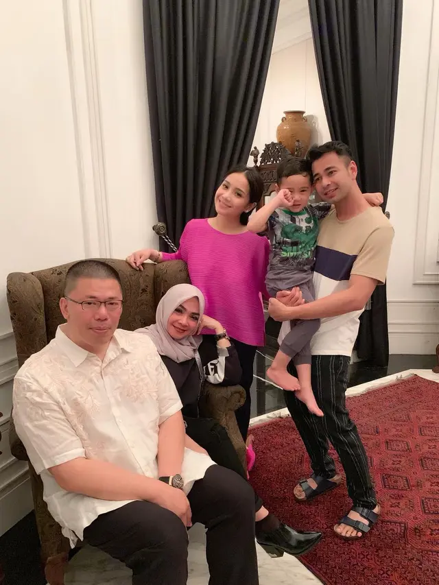 Jarang Tersorot, Ini 6 Potret Kebersamaan Nagita Slavina dengan Ayah Tirinya