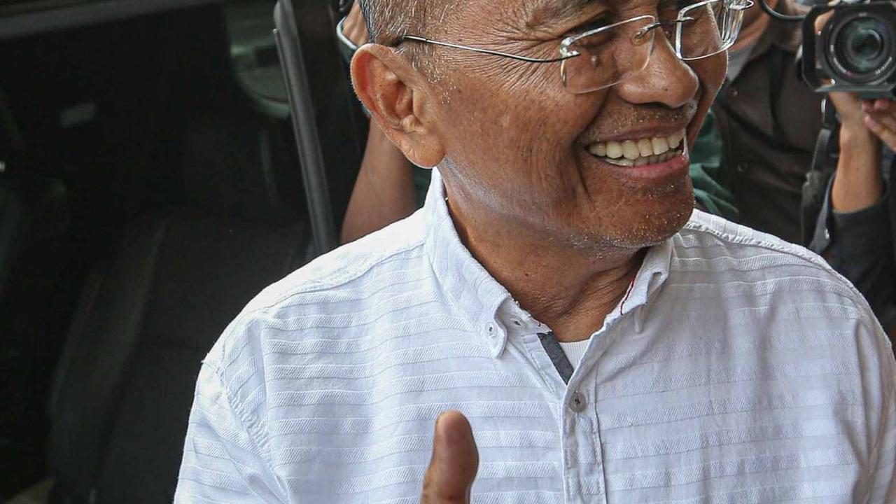 Dahlan Iskan pun mengklaim sudah menjelaskan pengetahuannya terkait proses pengadaan itu ke<br>penyidik.<br>