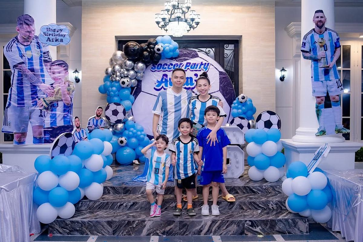 5 Potret Kezia Karamoy dan Suami Rayakan Ulang Tahun Anak, Bertema Soccer Party