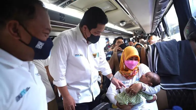 Menteri BUMN Erick Thohir melepas mudik gratis BUMN menggunakan bus di GBK