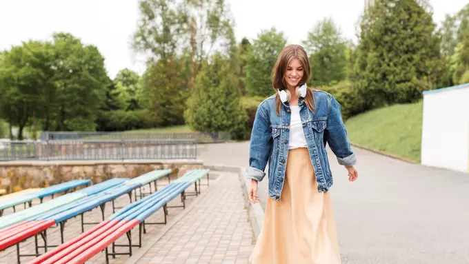 Inspirasi Outfit Campus Look (photo by freepik.com)