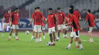 Latihan resmi Timnas Indonesia jelang pertandingan melawan China di SUGBK, Jakarta, Rabu (4-6-2025). (Bola.com/Bagaskara Lazuardi)
