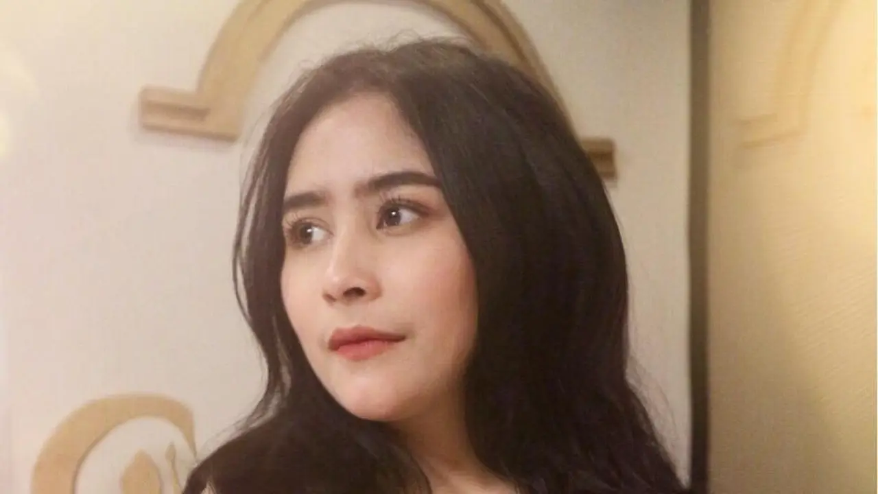 [Bintang] Nggak Tua, Ini Gaya 4 Seleb Kece Pakai Outfit Warna Tanah