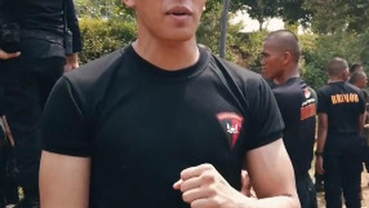 Gagahnya Theodore Gomgom Berseragam Brimob, Beraksi di Depan Komandan Bikin Salfok