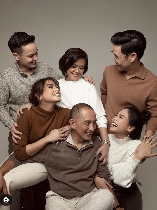 Pemotretan Keluarga Besar Maudy Ayunda