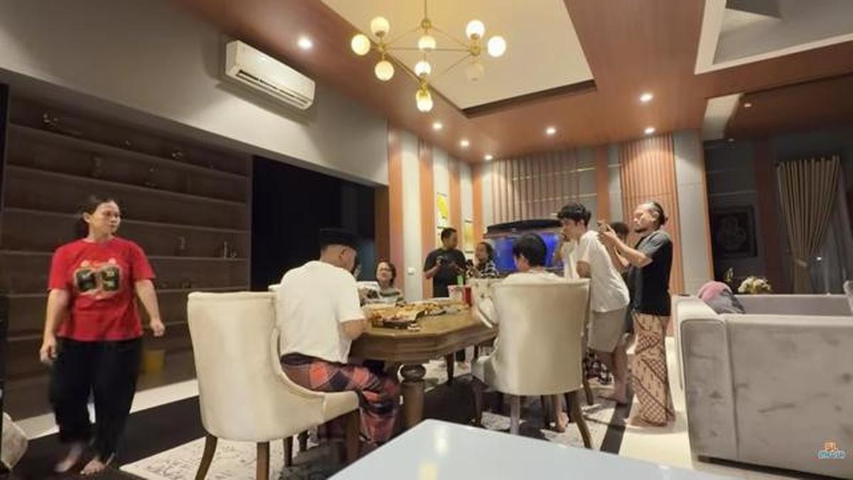 7 Potret Ruang Makan Rumah Sule, Modern Elegan dengan Konsep Terbuka