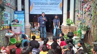 Dosen IMDE Ajak Anak-Anak Bukit Duri Bikin Konten, Langsung Praktek Pakai Smartphone