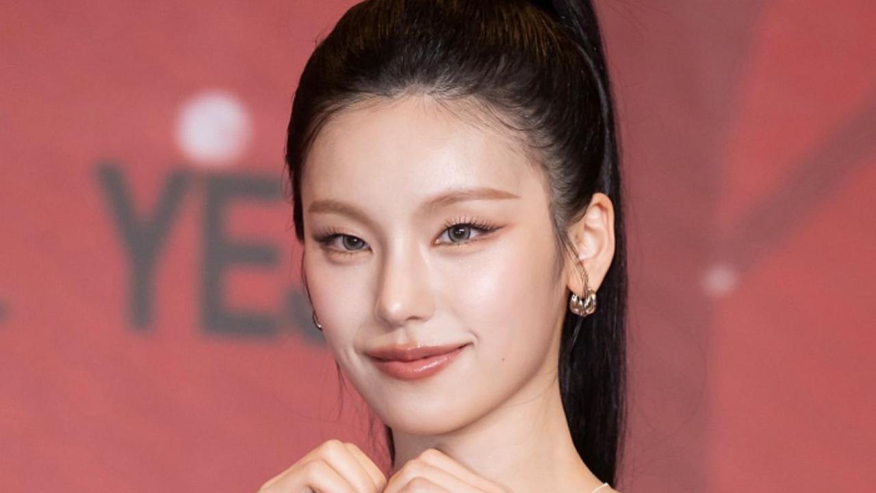 7 Potret Yeji ITZY Debut Solo dengan Album 'AIR', Visualnya di Konferensi Pers Bikin Terpukau