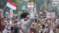 Massa dari PA 212 menuju Patung Kuda, Jakarta, untuk mengikuti aksi menolak UU Cipta Kerja, Selasa (13/10/2020). Selain PA 212, massa gabungan mahasiswa dan pelajar turut aksi mendesak Presiden Joko Widodo membatalkan UU Cipta Kerja Omnibus Law yang dinilai merugikan. (merdeka.com/Iqbal Nugroho)