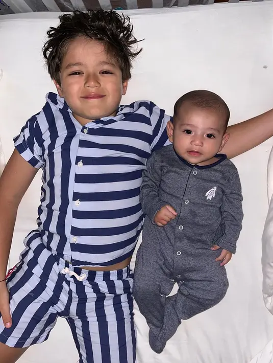 Selain itu ia juga punya sosok pelindung yang tak lain adalah El Barack, kakaknya. [Instagram @donverhaag]