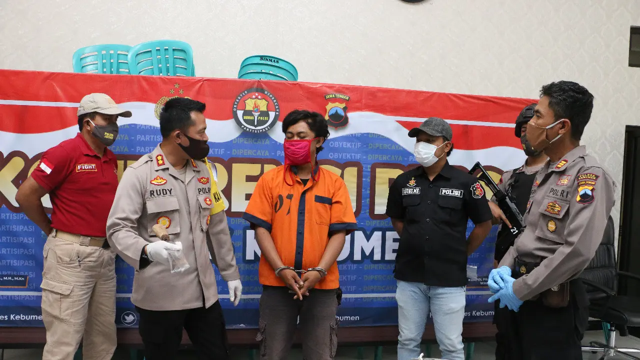 Suami menganiaya selingkuhan istrinya dengan golok di Kebumen. (Foto: Liputan6.com/Humas Polres Kebumen)
