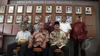 Tim 9 memberikan keterangan pers terkait rekomendasi kisruh KPK vs Polri, Jakarta, Rabu (28/1/2015). (Liputan6.com/Faizal Fanani)