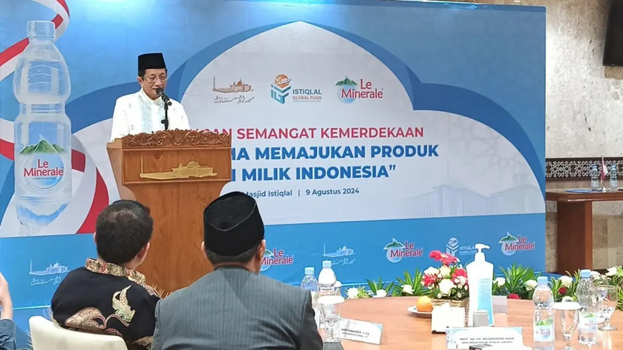 Le Minerale Beri Bantuan Umrah Karyawan Masjid Istiqlal dan Beasiswa untuk Anak Marbot Berprestasi