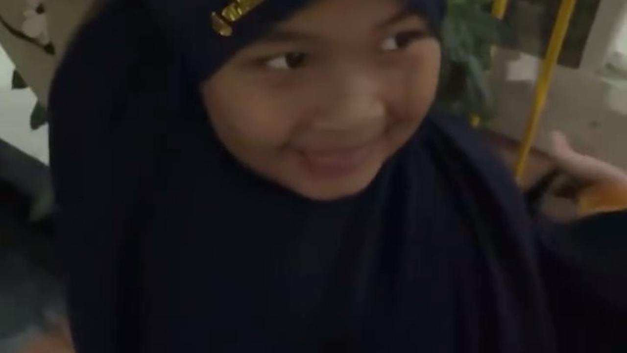 Asuh Anak ART-nya, Hedi Yunus Kenang saat Irma Masih Kecil Senang Diajak Tarawih - Selalu Digendong Pergi ke Masjid