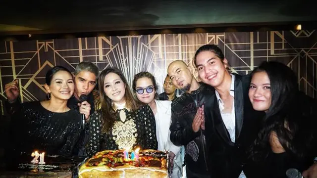 Potret Perjalanan Cinta Al Ghazali dan Alyssa Daguise. (Sumber: Instagram/alghazali7)