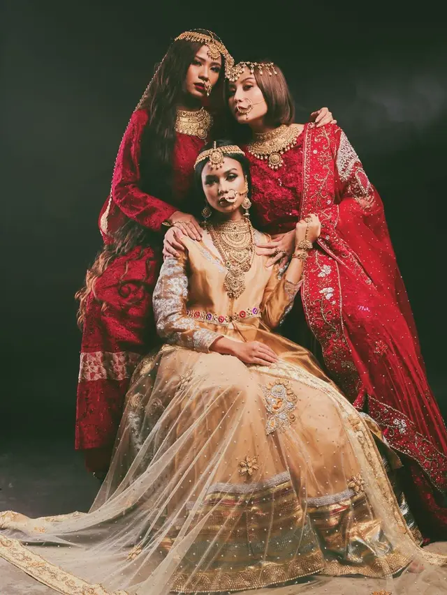 Pesona Awkarin Dalam Balutan Sari India. (Sumber: Instagram/mumtaz)