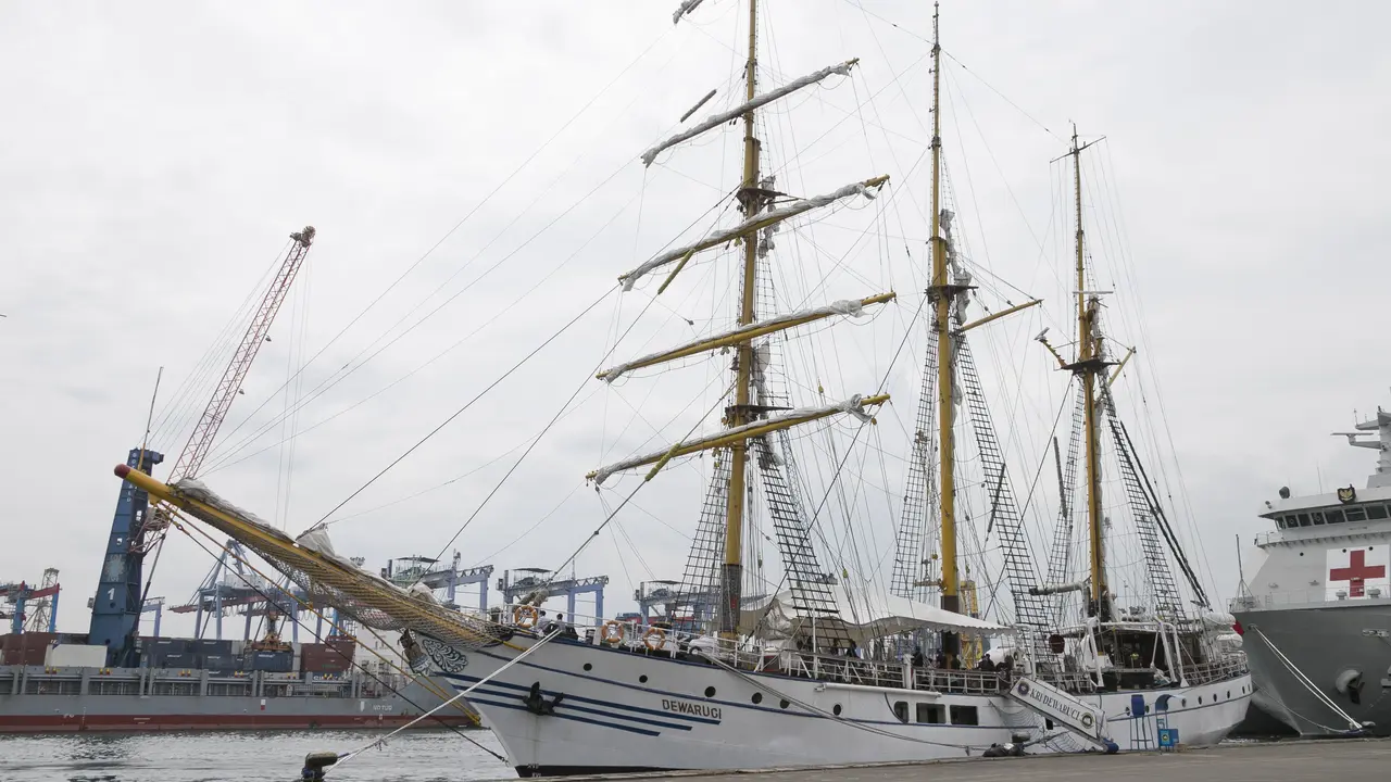 KRI Dewaruci (Istimewa)