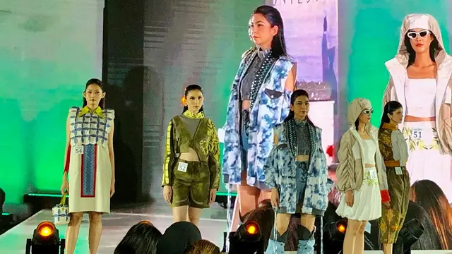 Suasana fashion Show para peserta grand final dalam ajang Fashion dan Make Up Contest 2024 di Jakarta