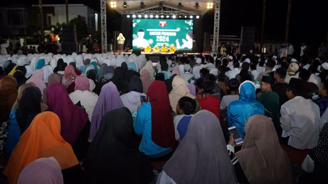 Sahabat Ganjar bersama para ulama, ustad, dan pengurus pondok pesantren gelar kegiatan “Sholawat Akbar dan Gema Doa Nusantara”, di Pondok Pesantren Al Hikmah