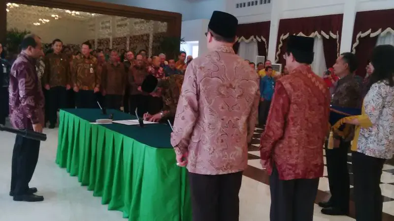 Menteri PPN Lantik 4 Pejabat Lembaga Pengadaan Barang dan Jasa.