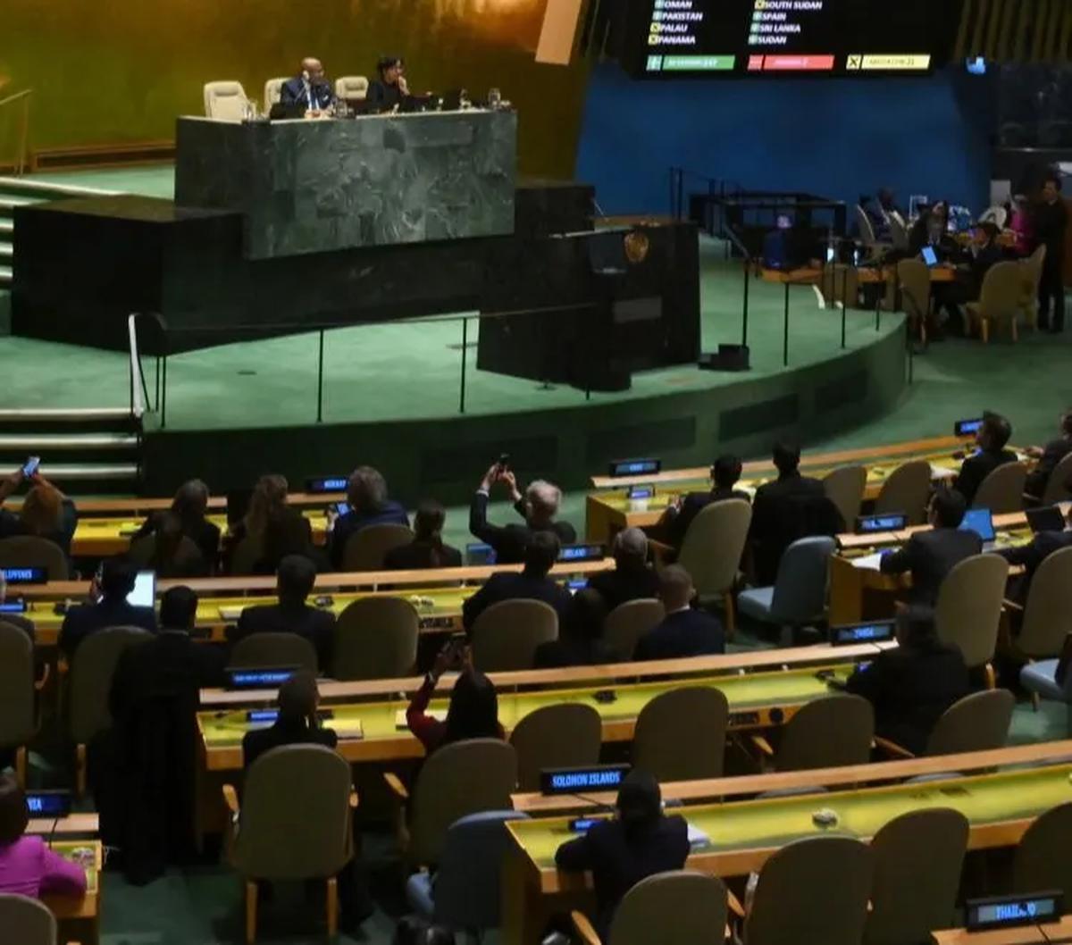 Hasil voting di PBB menunjukkan dukungan untuk resolusi "gencatan senjata kemanusiaan segera" di Gaza. terlihat dalam pertemuan Majelis Umum Perserikatan Bangsa-Bangsa yang digelar di Markas Besar PBB di New York.