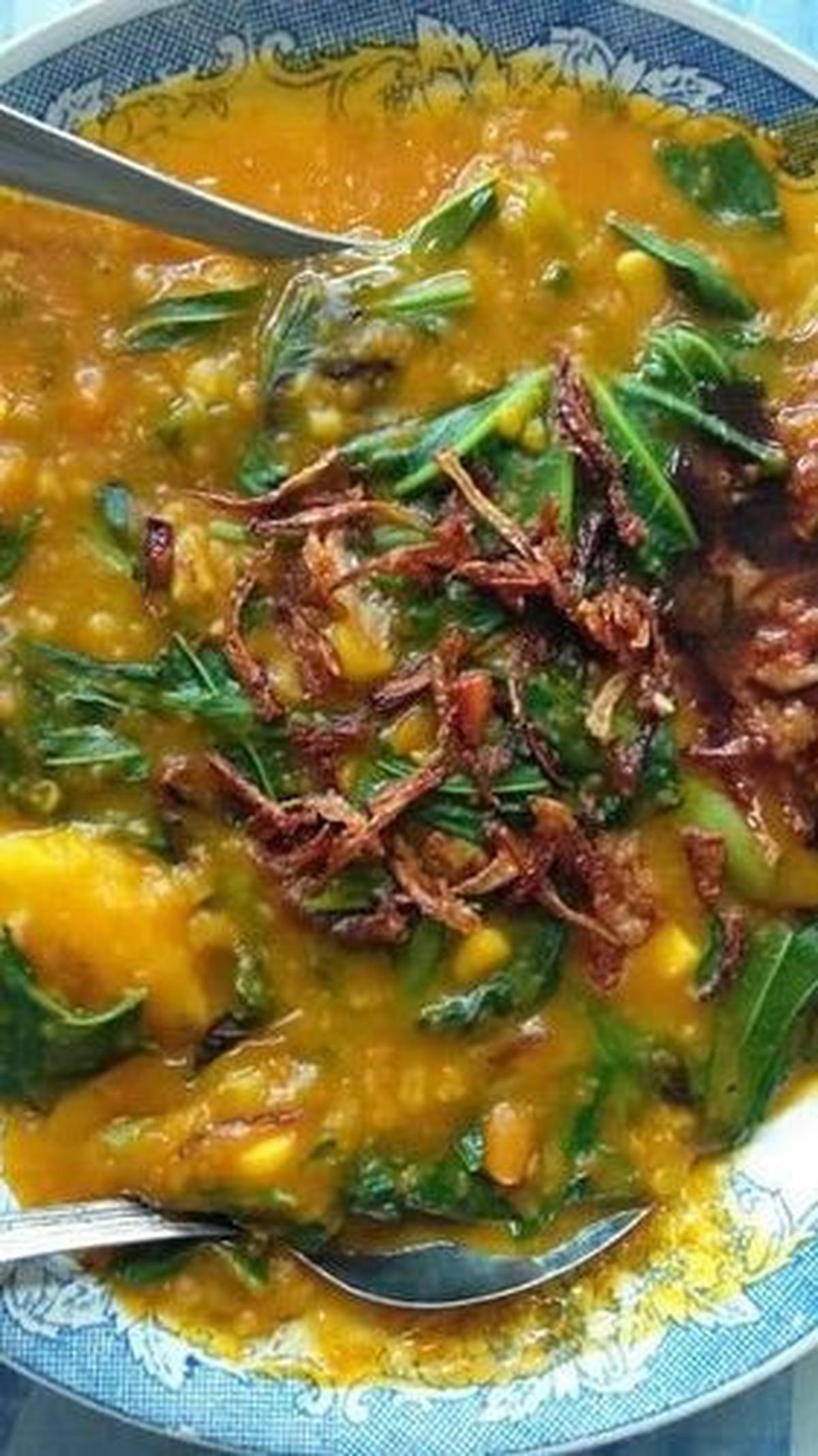 12. Tinutuan: Bubur dengan Sayuran Segar<br>