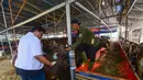 Jelang Hari Raya Idul Adha 1446 Hijriah atau Hari Raya Kurban 2025, pemeriksaan hewan kurban diintensifkan. (merdeka.com/Arie Basuki)
