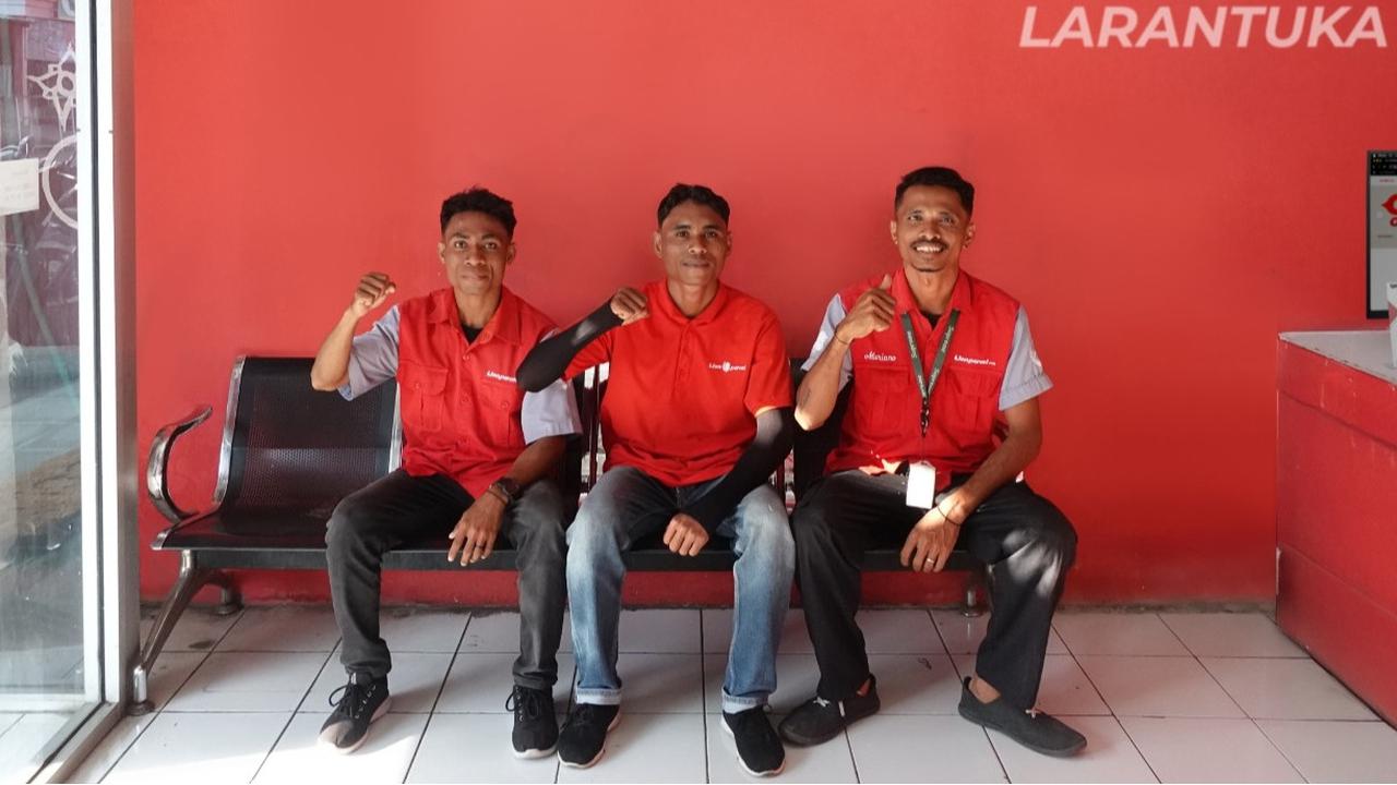 Cerita dari Timur: Tiga Kurir dan Jejak Harapan di Jalanan Larantuka