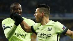 Manchester City menang mudah atas Dynamo Kiev pada fase knock out Liga Champions di Stadion NSK Olimpiyskiy, Kiev, Kamis (25/2/2016) dini hari WIB. Aguero membuka skor City pada menit ke-15, Silva menit ke-40 dan Yaya Toure pada menit ke-89. Sedangka...