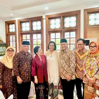 Megawati tampil anggun mengenakan kebaya bernuansa merah wine. [Foto: Instagram/smindrawati]