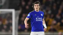 Caglar Soyuncu - Bek asal Turki ini tampil sangat apik di Leicester City selama musim 2019/20. Soyuncu memiliki rasio kemenang tackle sebanyak 67 persen dan tertiggi di kompetisi Premier Leagu musim ini. (AFP/Oli Scarff)