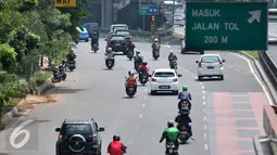 Sepanjang jalan MT Haryono mulai dari Cawang BNN hingga Pancoran tidak terdapat kemacetan, termasuk arah sebaliknya, Jakarta, Senin (28/12). (Liputan6.com/Yoppy Renato)