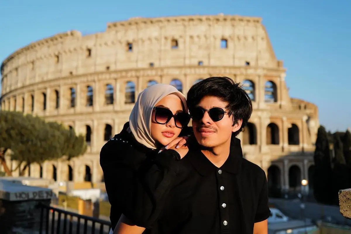 Atta Halilintar dan Aurel Hermansyah Saat Liburan di Italia. (instagram.com/attahalilintar)