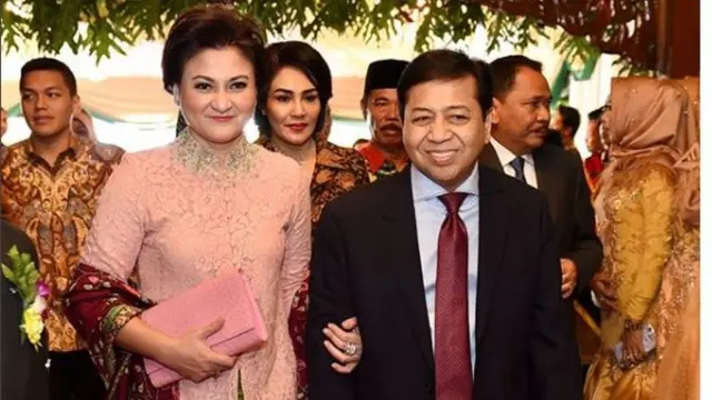 [Bintang] Begini Gaya Heboh Deisti Astriani Tagor, Istri Setya Novanto