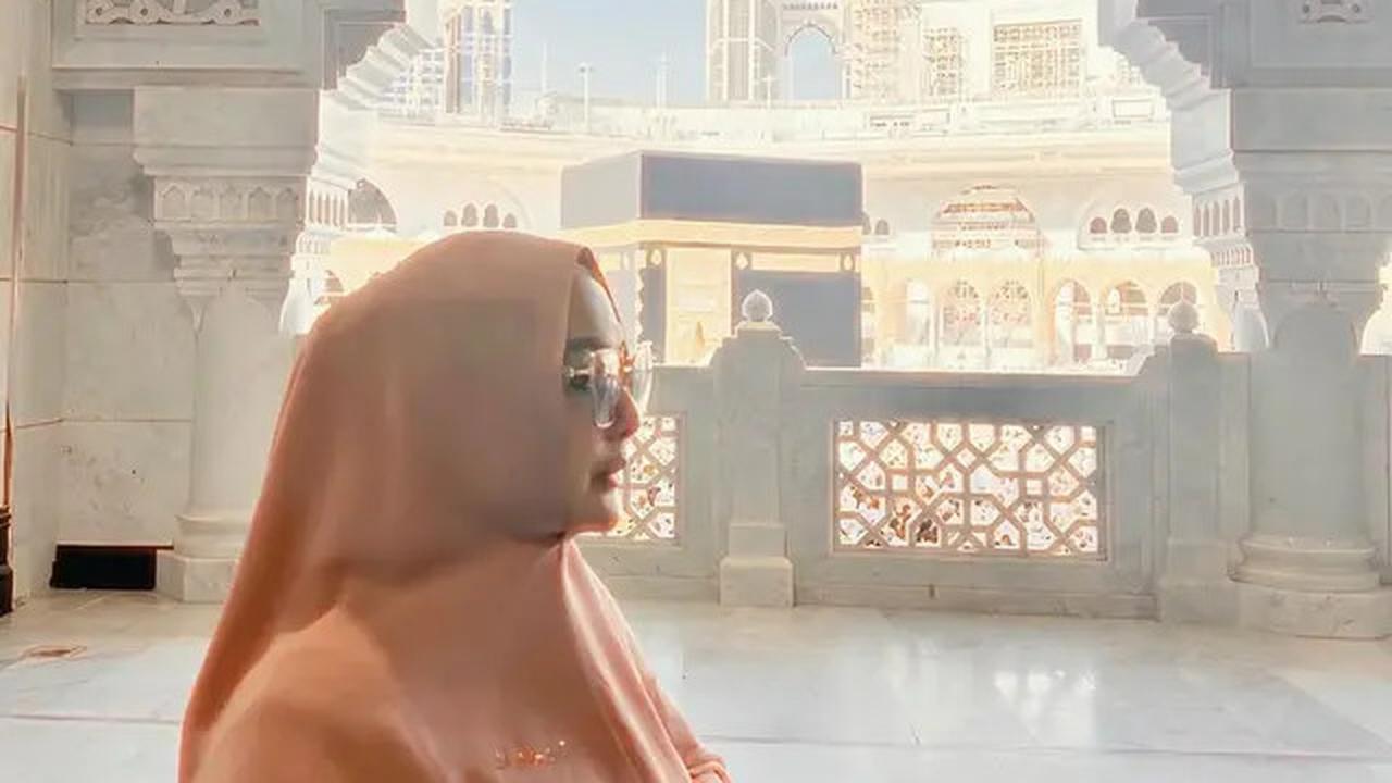 6 Artis Rayakan Tahun Baru 2025 dengan Ibadah Umroh, Liburan di Tanah Suci
