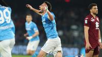 Gelandang Napoli asal Makedonia bernomor punggung 20, Eljif Elmas, merayakan setelah mencetak gol kedua Napoli dalam pertandingan Serie A Italia antara SSC Napoli dan Torino FC di Stadion Diego Armando Maradona di Napoli, Sabtu (7-3-2026) dini hari WIB. (CARLO HERMANN/AFP)