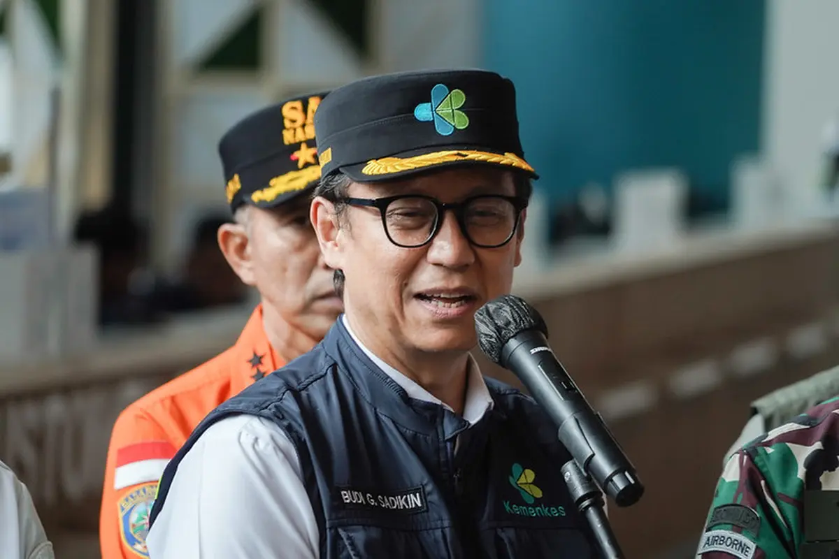 Menkes Budi saat meninjau kesiapan fasilitas mudik Lebaran di Pelabuhan Merak, Banten pada Rabu, 26 Maret 2025. (Dok Sehat Negeriku)