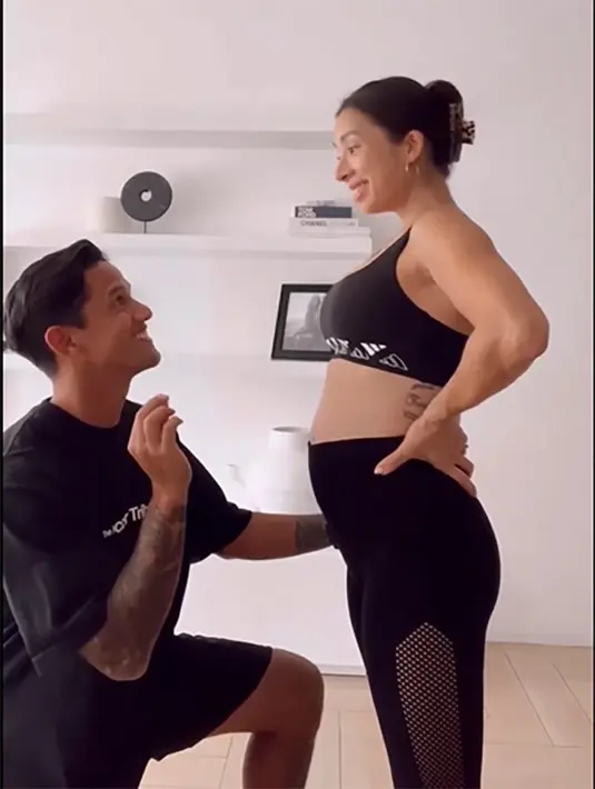 [Instagram/jenniferbachdim]