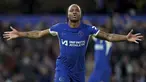 Pemain Chelsea, Raheem Sterling melakukan selebrasi setelah mencetak gol melalui tendangan bebas pada laga putaran ketiga Piala FA 2023/2024 melawan Preston di Stamford Bridge, London, Minggu (07/01/2024) WIB. (AP Photo/PA/Bradley Collyer)
