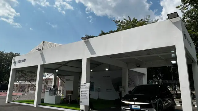 Booth Hyundai.