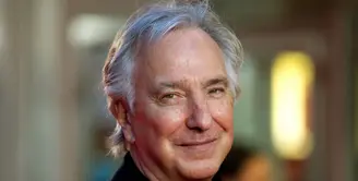 Alan Rickman. Meninggal pada 14 Januari 2016 di usia 69 tahun. Aktor pemeran Prof Severus Snape dalam film terkenal ‘Harry Potter’ ini tidak diketahui sejak kapan menderita kanker, pihak keluarga merahasiakan Alan menderita kanker. (Bintang/EPA)