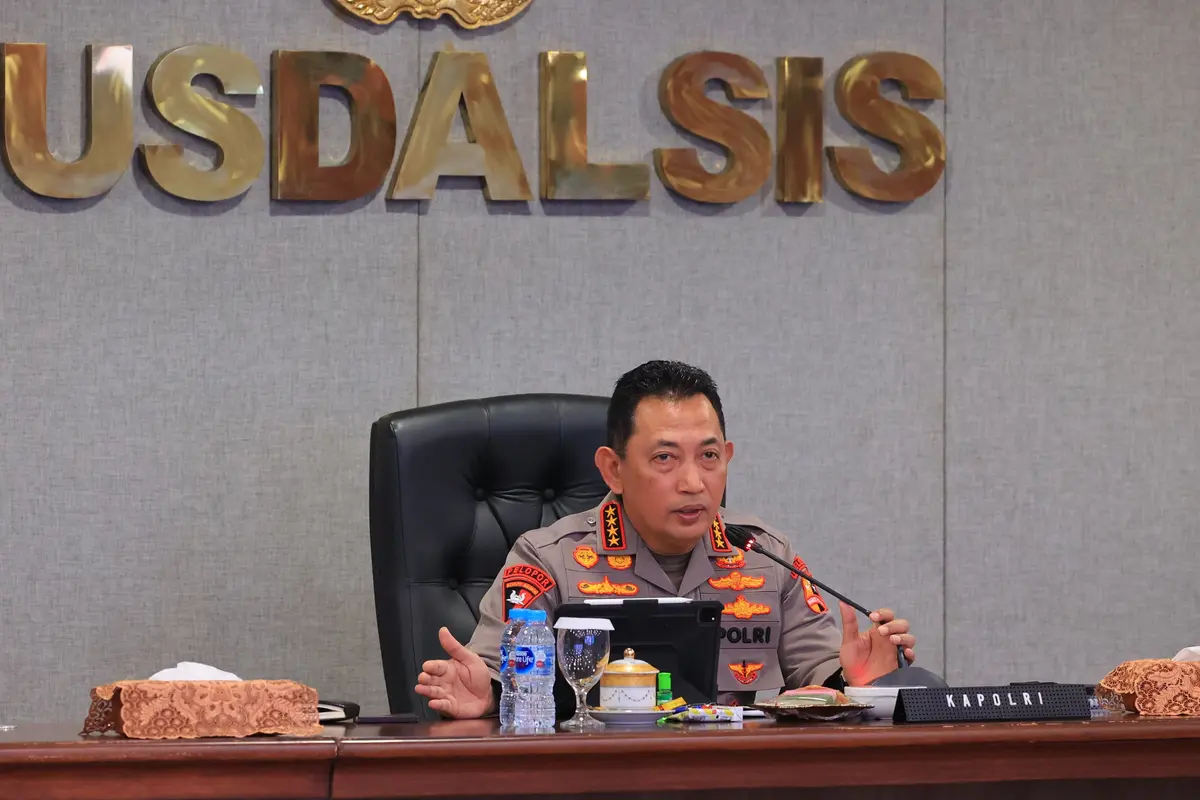 Kapolri Jenderal Listyo Sigit Prabowo merespons cepat berbagai arahan Presiden Prabowo Subianto dalam rangka mendukung Asta Cita, baik soal program hingga kebijakan pemerintah lainnya.