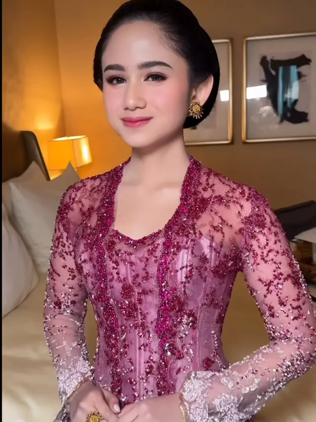 Tissa Biani dan Syifa Hadju di Ngunduh Mantu Al Ghazali dan Alyssa Daguise. [Dok. Kapanlagi/Budy Santoso]