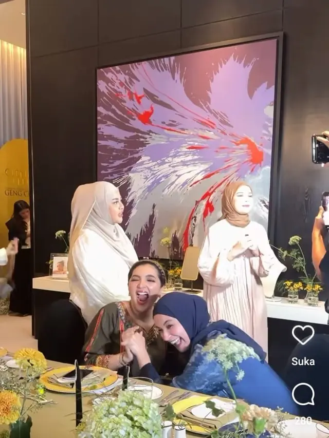 Potret buka puasa bersama Geng Cendol (Sumber: Instagram/@shireensungkar)