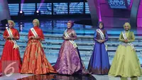 Kelima finalis Putri Muslimah Indonesia 2016 mendapat pertanyaan dari para juri seperti Chand Parwez, Yenny Wahid dan Opick