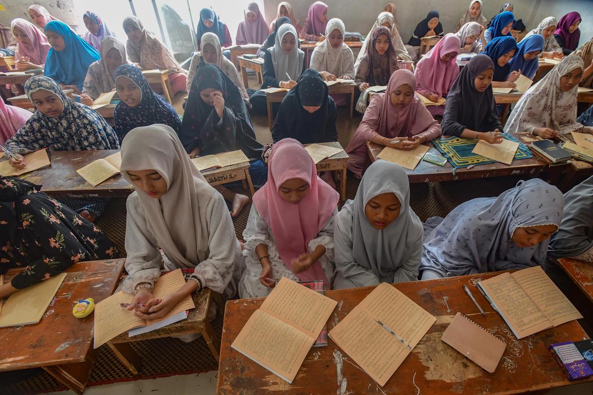 FOTO: Ramadan Menghidupkan Tradisi Kajian Kitab Kuning di Pesantren