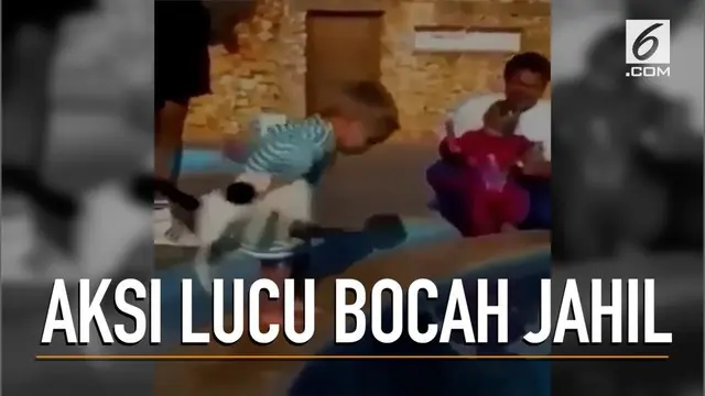 VIDEO: Jahili Kucing, Bocah Malah Masuk Kolam